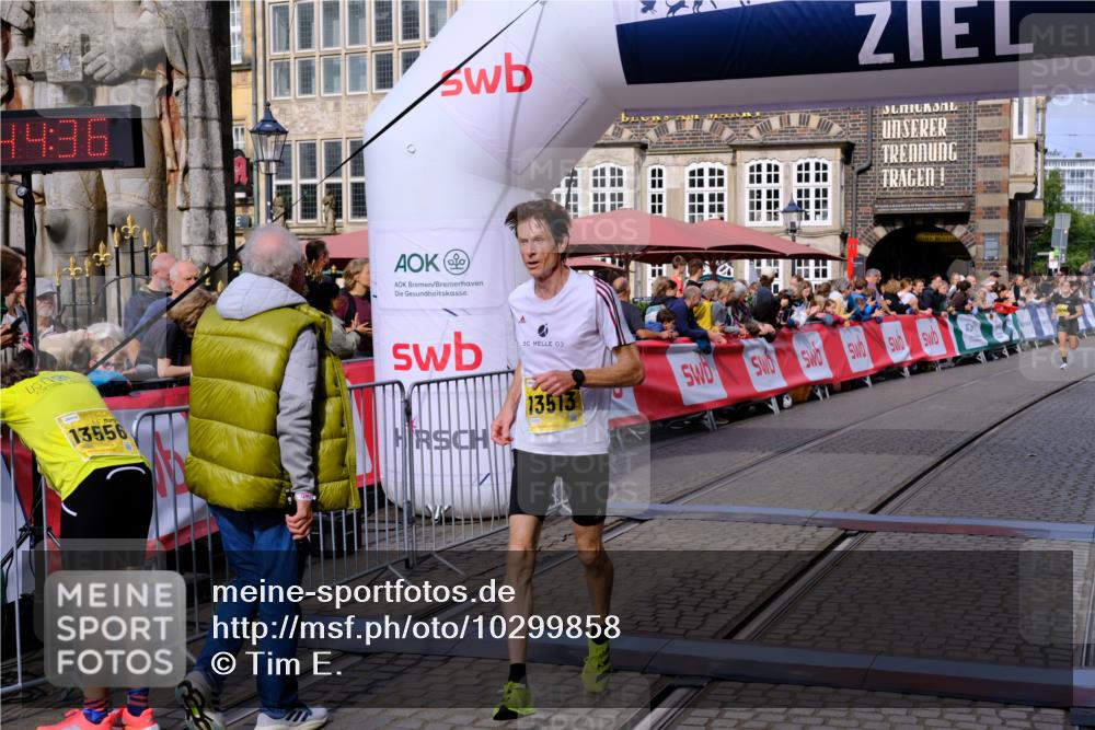 13.09.2026 - 21. swb-Marathon Bremen Tim E. http://msf.ph/oto/10299858 13.09.2026 10:39:52 Ziel 11713, 12404, 13513, 13642 meine-sportfotos.de