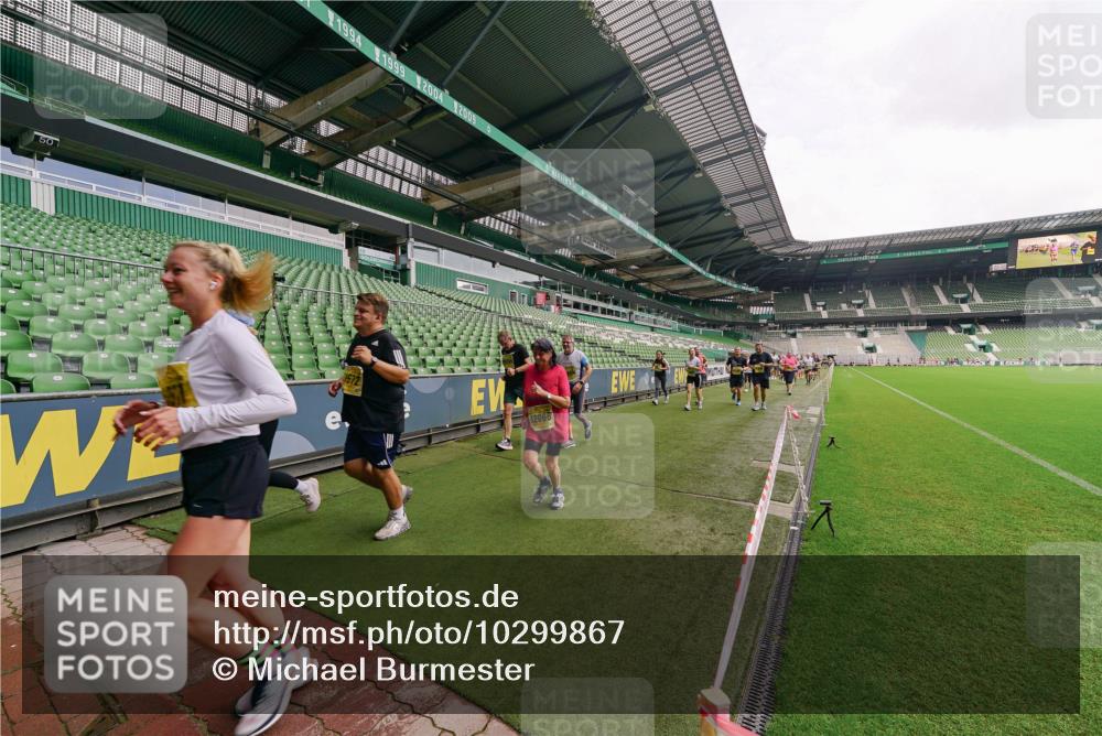 13.09.2026 - 21. swb-Marathon Bremen Michael Burmester http://msf.ph/oto/10299867 13.09.2026 10:37:49 Laufen im Stadion 10090, 10091, 10092, 10150, 10153, 10154, 10168, 10186, 10188, 10190, 10198, 10205, 10237, 10257, 10260, 10273, 10274, 10278, 10283, 10296, 10305, 10315, 10323, 10327, 10331, 10332, 10338, 10370, 10375, 10376, 10390, 10411, 10429, 10432, 10444, 10465, 10488, 10497, 10500, 10516, 10526, 10531, 10598, 10613, 10633, 10645, 10647, 10648, 10654, 10659, 10661, 10663, 10674, 10681, 10682, 10695, 10697, 10802, 10823 meine-sportfotos.de
