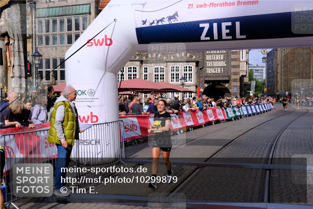 13.09.2026 - 21. swb-Marathon Bremen Tim E. http://msf.ph/oto/10299879 13.09.2026 10:39:57 Ziel 11713, 12404, 13513, 13642 meine-sportfotos.de