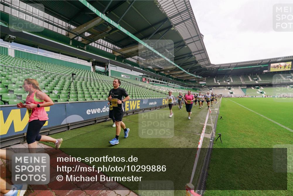 13.09.2026 - 21. swb-Marathon Bremen Michael Burmester http://msf.ph/oto/10299886 13.09.2026 10:37:55 Laufen im Stadion 10090, 10091, 10092, 10150, 10153, 10154, 10168, 10186, 10188, 10190, 10198, 10205, 10237, 10257, 10259, 10260, 10273, 10274, 10283, 10296, 10305, 10315, 10323, 10327, 10331, 10332, 10370, 10375, 10376, 10390, 10429, 10432, 10444, 10465, 10488, 10497, 10500, 10516, 10526, 10598, 10613, 10633, 10645, 10647, 10648, 10654, 10659, 10661, 10663, 10674, 10681, 10682, 10695, 10697, 10802, 10823 meine-sportfotos.de