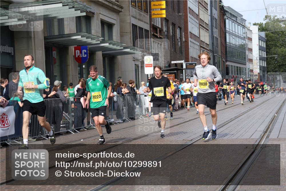 13.09.2026 - 21. swb-Marathon Bremen Strokosch-Dieckow http://msf.ph/oto/10299891 13.09.2026 10:47:30 Ziel 10172, 10210, 10393, 10592, 10594, 10860, 11018, 11130, 11360, 11634, 11735, 11809, 11894, 12077, 12278, 12487, 12547, 12558, 10189, 10223, 10270, 10310, 10319, 10807, 10873, 10898, 11187, 11269, 11462, 11469, 11646, 11650, 11651, 11814, 12048, 12195, 12296, 12298, 12318, 13521, 13528, 13545, 13589 meine-sportfotos.de