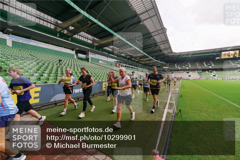 13.09.2026 - 21. swb-Marathon Bremen Michael Burmester http://msf.ph/oto/10299901 13.09.2026 10:38:00 Laufen im Stadion 10090, 10091, 10092, 10150, 10153, 10154, 10168, 10186, 10188, 10190, 10198, 10205, 10237, 10257, 10259, 10260, 10273, 10274, 10283, 10296, 10305, 10315, 10323, 10327, 10331, 10332, 10370, 10375, 10376, 10390, 10429, 10432, 10444, 10465, 10488, 10497, 10500, 10516, 10526, 10598, 10613, 10633, 10645, 10647, 10648, 10654, 10659, 10661, 10663, 10674, 10681, 10682, 10695, 10697, 10802, 10823 meine-sportfotos.de