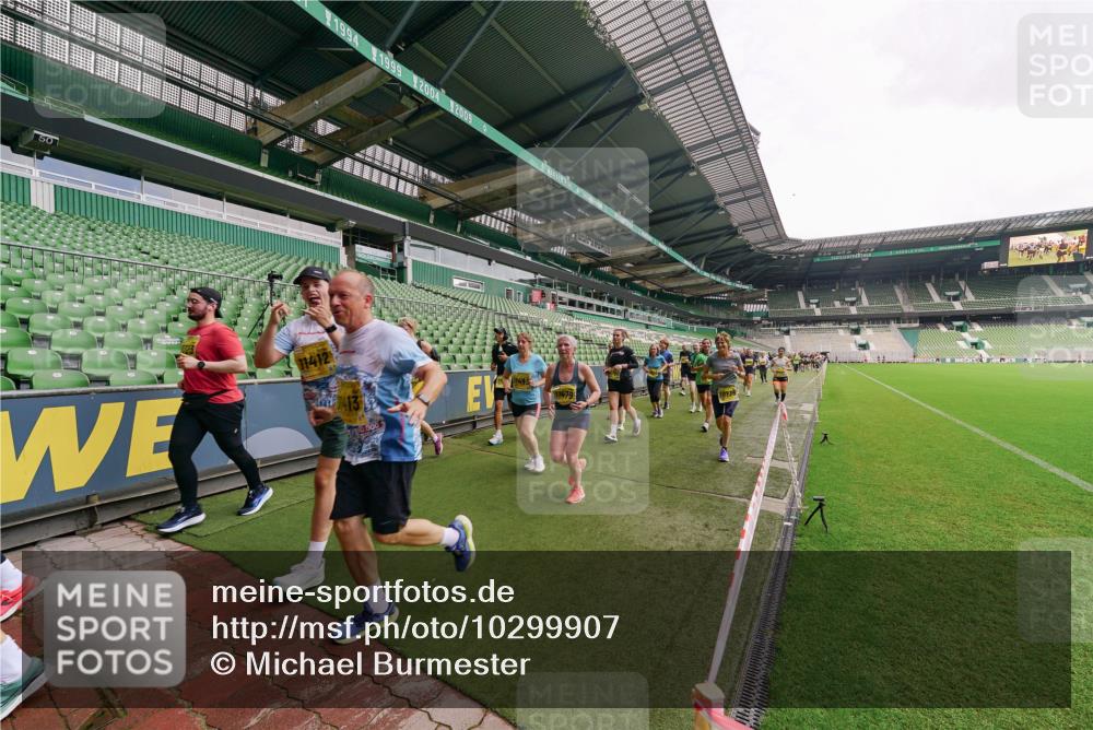 13.09.2026 - 21. swb-Marathon Bremen Michael Burmester http://msf.ph/oto/10299907 13.09.2026 10:38:02 Laufen im Stadion 10090, 10091, 10092, 10150, 10153, 10154, 10168, 10186, 10188, 10190, 10198, 10205, 10237, 10257, 10259, 10260, 10273, 10274, 10283, 10296, 10305, 10315, 10323, 10327, 10331, 10332, 10370, 10375, 10376, 10390, 10432, 10444, 10465, 10488, 10497, 10500, 10516, 10526, 10598, 10613, 10633, 10645, 10647, 10648, 10654, 10659, 10661, 10663, 10674, 10681, 10682, 10695, 10697, 10802, 10823 meine-sportfotos.de