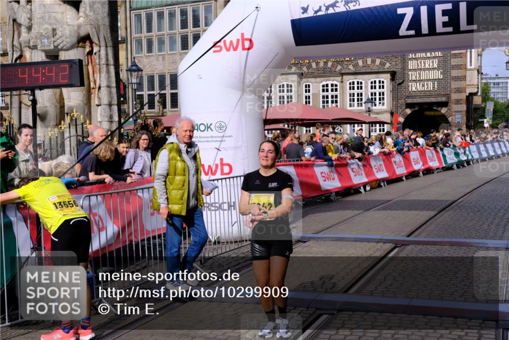 13.09.2026 - 21. swb-Marathon Bremen Tim E. http://msf.ph/oto/10299909 13.09.2026 10:39:58 Ziel 11713, 12339, 12404, 13513, 13642 meine-sportfotos.de