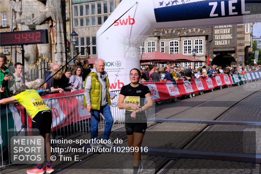 13.09.2026 - 21. swb-Marathon Bremen Tim E. http://msf.ph/oto/10299916 13.09.2026 10:39:58 Ziel 11713, 12339, 12404, 13513, 13642 meine-sportfotos.de