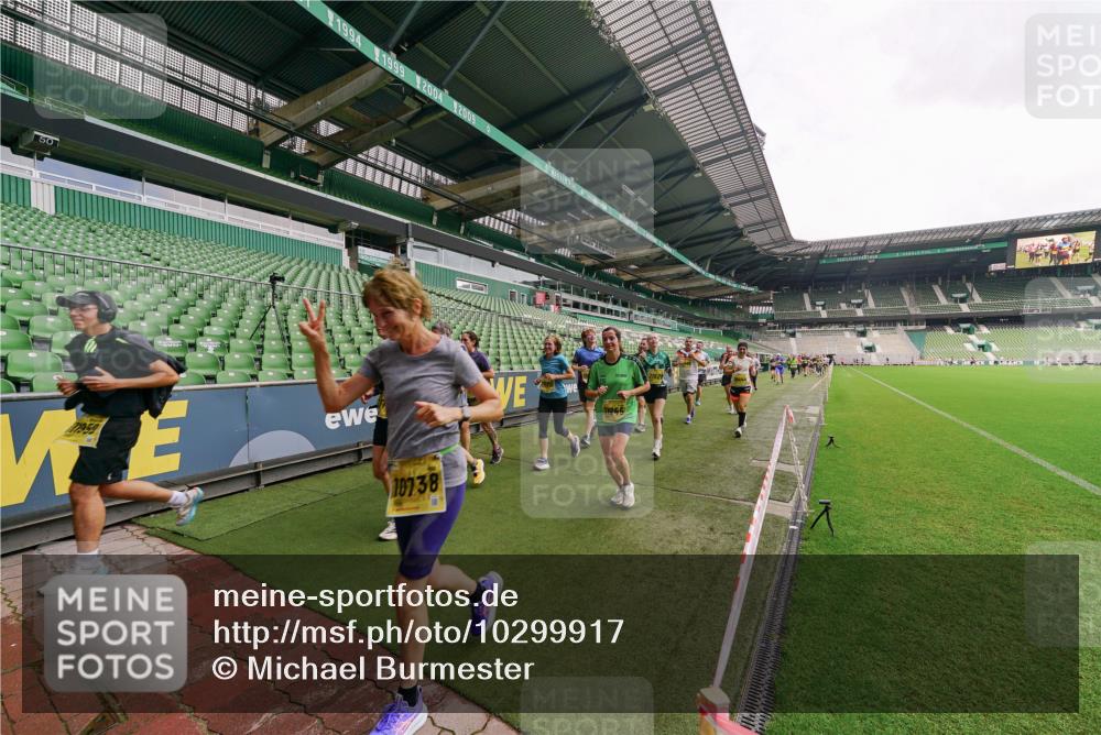 13.09.2026 - 21. swb-Marathon Bremen Michael Burmester http://msf.ph/oto/10299917 13.09.2026 10:38:04 Laufen im Stadion 10090, 10091, 10092, 10150, 10153, 10154, 10168, 10186, 10188, 10190, 10198, 10205, 10237, 10257, 10259, 10260, 10273, 10274, 10283, 10296, 10305, 10315, 10323, 10327, 10331, 10332, 10370, 10375, 10376, 10432, 10444, 10465, 10488, 10497, 10500, 10516, 10526, 10598, 10613, 10633, 10645, 10647, 10648, 10654, 10659, 10661, 10663, 10674, 10681, 10682, 10695, 10697, 10802, 10823 meine-sportfotos.de