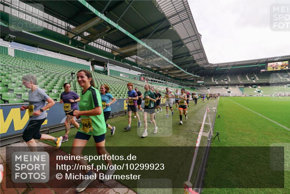 13.09.2026 - 21. swb-Marathon Bremen Michael Burmester http://msf.ph/oto/10299923 13.09.2026 10:38:05 Laufen im Stadion 10090, 10091, 10092, 10150, 10153, 10154, 10168, 10186, 10188, 10190, 10198, 10205, 10237, 10257, 10259, 10260, 10273, 10274, 10283, 10296, 10305, 10315, 10323, 10327, 10331, 10332, 10370, 10375, 10376, 10432, 10444, 10465, 10488, 10497, 10500, 10516, 10526, 10598, 10613, 10633, 10645, 10647, 10648, 10654, 10659, 10661, 10663, 10674, 10681, 10682, 10695, 10697, 10802, 10823 meine-sportfotos.de