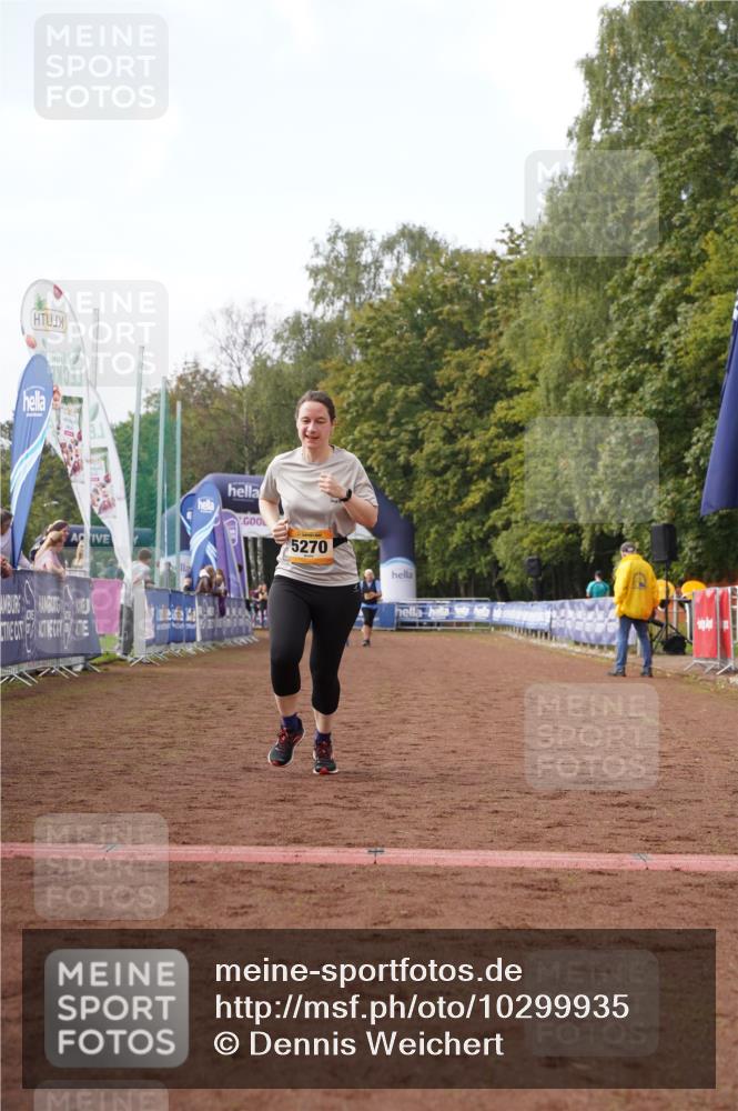 13.09.2026 - Airport Race Dennis Weichert http://msf.ph/oto/10299935 13.09.2026 10:37:58 Ziel 5268, 5270, 5417 meine-sportfotos.de