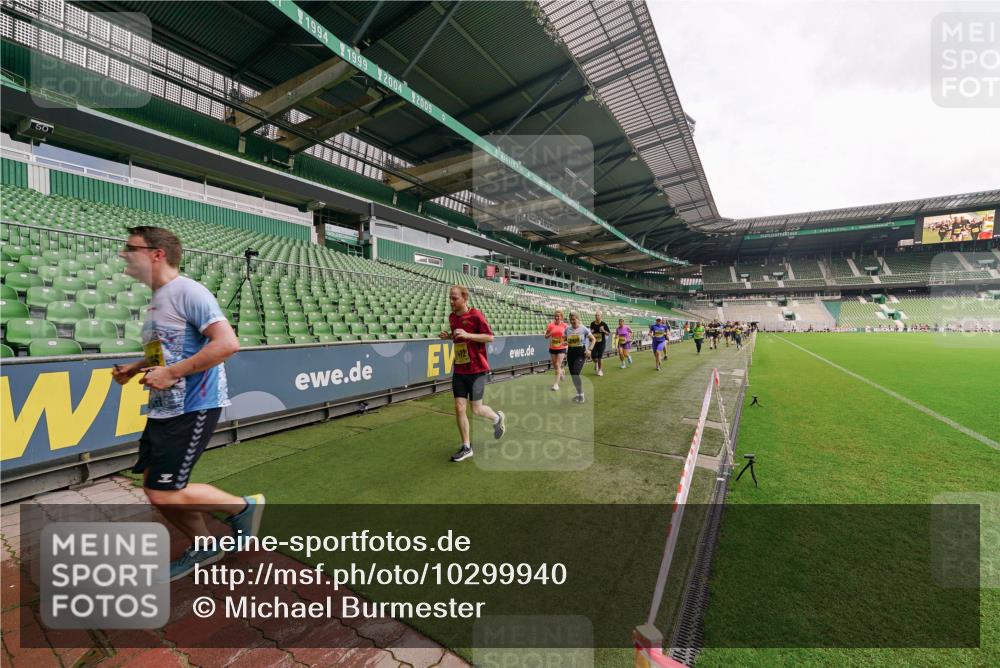 13.09.2026 - 21. swb-Marathon Bremen Michael Burmester http://msf.ph/oto/10299940 13.09.2026 10:38:09 Laufen im Stadion 10090, 10091, 10092, 10150, 10153, 10154, 10168, 10186, 10188, 10190, 10198, 10205, 10237, 10259, 10260, 10273, 10274, 10283, 10296, 10305, 10315, 10323, 10327, 10331, 10332, 10370, 10375, 10376, 10432, 10444, 10465, 10488, 10497, 10500, 10516, 10526, 10595, 10598, 10613, 10630, 10633, 10645, 10647, 10648, 10654, 10659, 10661, 10663, 10674, 10681, 10682, 10695, 10697, 10802, 10823 meine-sportfotos.de