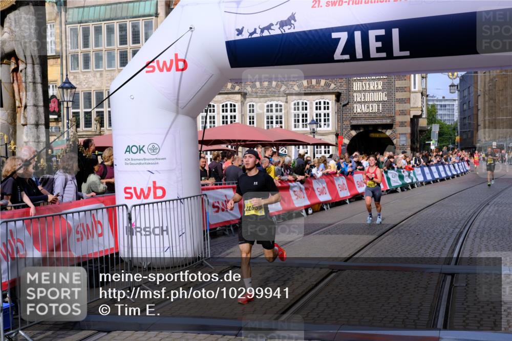 13.09.2026 - 21. swb-Marathon Bremen Tim E. http://msf.ph/oto/10299941 13.09.2026 10:40:06 Ziel 11198, 11721, 12144, 12339, 13519, 13642 meine-sportfotos.de