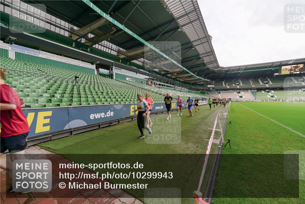 13.09.2026 - 21. swb-Marathon Bremen Michael Burmester http://msf.ph/oto/10299943 13.09.2026 10:38:10 Laufen im Stadion 10090, 10091, 10092, 10150, 10153, 10154, 10168, 10186, 10188, 10190, 10198, 10205, 10237, 10259, 10260, 10273, 10274, 10283, 10296, 10305, 10315, 10323, 10327, 10331, 10332, 10370, 10375, 10376, 10432, 10444, 10465, 10488, 10497, 10500, 10516, 10526, 10595, 10598, 10613, 10630, 10633, 10645, 10647, 10648, 10654, 10659, 10661, 10663, 10674, 10681, 10682, 10695, 10697, 10802, 10823 meine-sportfotos.de