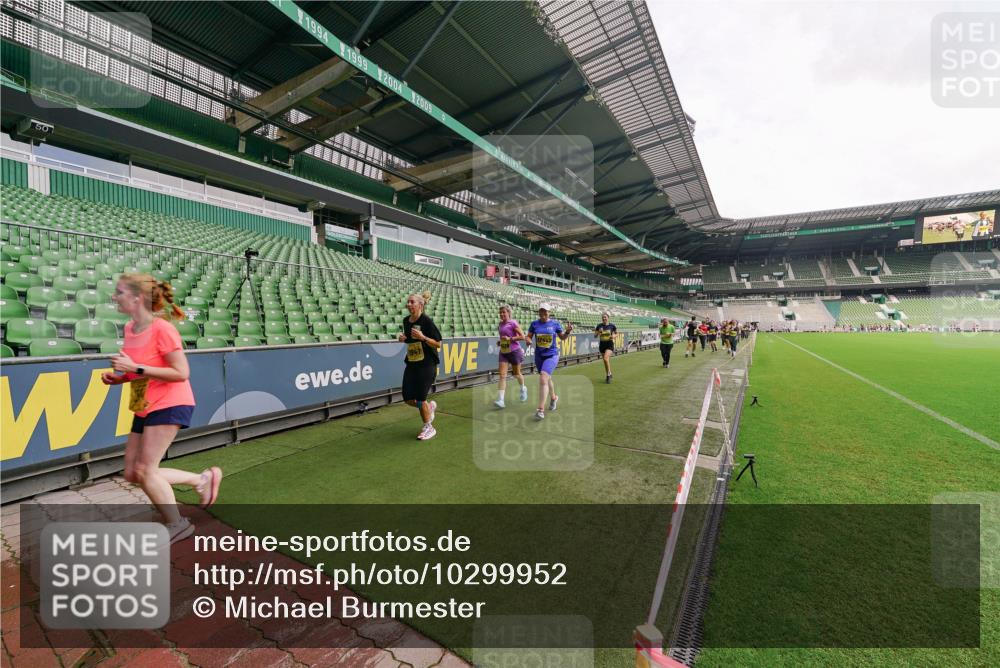 13.09.2026 - 21. swb-Marathon Bremen Michael Burmester http://msf.ph/oto/10299952 13.09.2026 10:38:12 Laufen im Stadion 10090, 10091, 10092, 10150, 10168, 10186, 10188, 10190, 10205, 10237, 10238, 10259, 10260, 10273, 10274, 10283, 10305, 10315, 10323, 10327, 10331, 10332, 10370, 10375, 10376, 10432, 10444, 10465, 10488, 10497, 10500, 10516, 10526, 10595, 10598, 10613, 10630, 10645, 10647, 10648, 10654, 10659, 10661, 10663, 10674, 10681, 10682, 10695, 10697, 10802, 10823 meine-sportfotos.de
