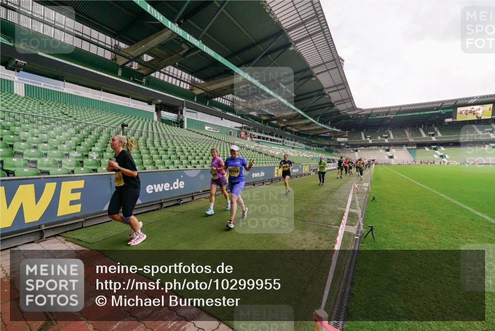 13.09.2026 - 21. swb-Marathon Bremen Michael Burmester http://msf.ph/oto/10299955 13.09.2026 10:38:13 Laufen im Stadion 10090, 10091, 10092, 10150, 10168, 10186, 10188, 10190, 10205, 10237, 10238, 10259, 10260, 10273, 10274, 10283, 10305, 10315, 10323, 10327, 10331, 10332, 10370, 10375, 10376, 10432, 10444, 10457, 10465, 10469, 10488, 10497, 10500, 10516, 10526, 10595, 10598, 10613, 10630, 10645, 10647, 10648, 10654, 10659, 10661, 10663, 10674, 10681, 10682, 10695, 10697, 10802, 10823 meine-sportfotos.de