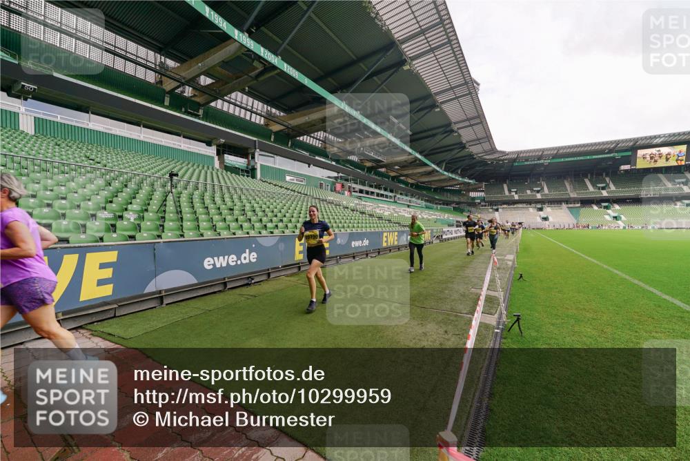 13.09.2026 - 21. swb-Marathon Bremen Michael Burmester http://msf.ph/oto/10299959 13.09.2026 10:38:14 Laufen im Stadion 10090, 10091, 10092, 10150, 10168, 10186, 10188, 10190, 10205, 10237, 10238, 10259, 10260, 10273, 10274, 10283, 10305, 10315, 10323, 10327, 10331, 10332, 10360, 10370, 10375, 10376, 10432, 10444, 10457, 10465, 10469, 10488, 10497, 10500, 10516, 10526, 10595, 10598, 10613, 10630, 10645, 10647, 10648, 10654, 10659, 10661, 10663, 10674, 10681, 10682, 10695, 10697, 10802, 10823 meine-sportfotos.de
