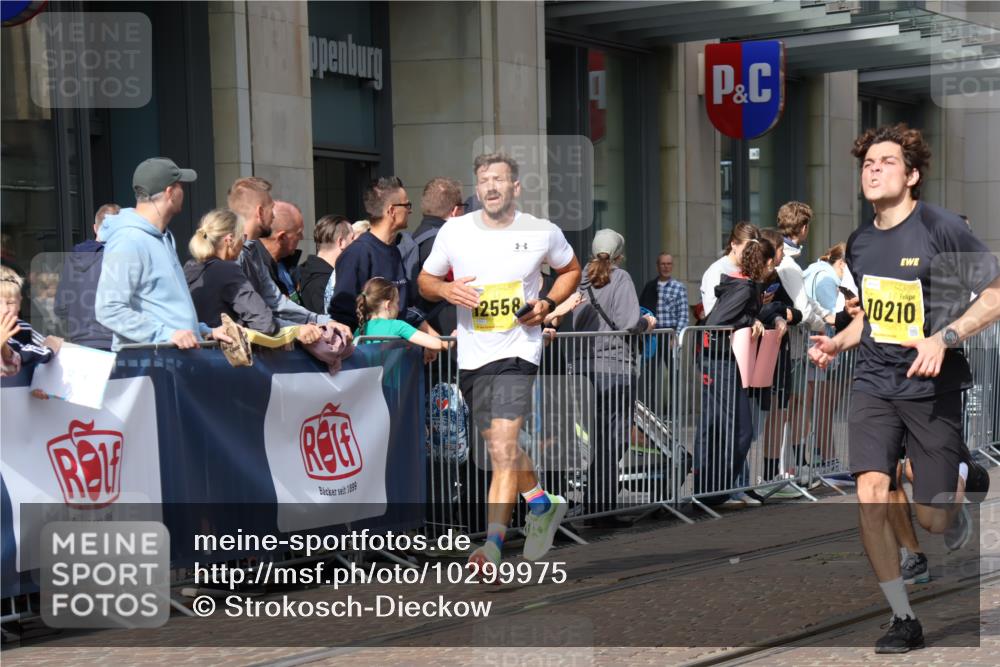 13.09.2026 - 21. swb-Marathon Bremen Strokosch-Dieckow http://msf.ph/oto/10299975 13.09.2026 10:47:38 Ziel 10142, 10172, 10329, 10393, 10592, 11018, 11193, 11360, 11634, 11735, 11894, 12278, 12354, 12487, 12558, 13620, 10189, 10210, 10223, 10270, 10310, 10319, 10594, 10807, 10860, 10873, 10898, 11130, 11187, 11269, 11469, 11646, 11809, 11894, 12048, 12077, 12195, 12296, 12318, 12547, 13521, 13528, 13545 meine-sportfotos.de