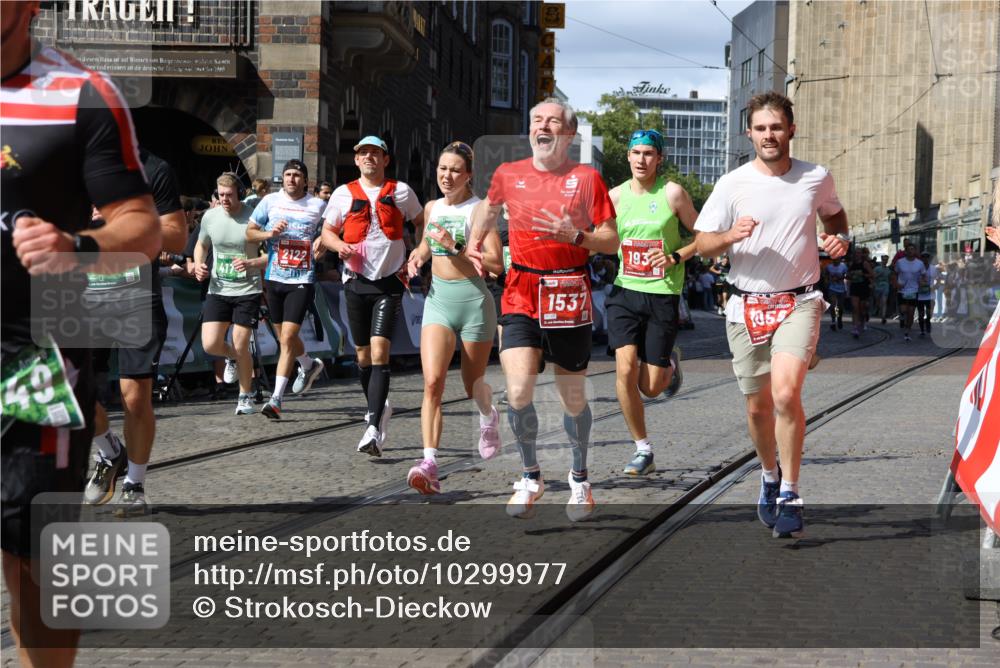 13.09.2026 - 21. swb-Marathon Bremen Strokosch-Dieckow http://msf.ph/oto/10299977 13.09.2026 13:20:35 Ziel 201, 205, 232, 334, 655, 1058, 1390, 1537, 1750, 1931, 2122, 2577, 2807, 2885, 2903, 3685, 3690, 4351, 5137, 5389, 5450, 5583, 6663, 6901, 7018, 7341, 7531, 7664, 8178, 9047, 9518, 9756, 13222, 541, 769, 876, 1881, 2640, 3356, 3866, 4174, 4482, 4612, 5213, 5855, 5954, 6177, 7517, 8005, 8141, 8804, 9691, 13126 meine-sportfotos.de