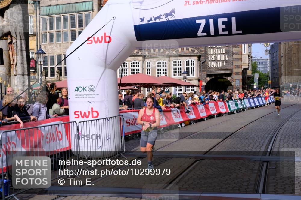13.09.2026 - 21. swb-Marathon Bremen Tim E. http://msf.ph/oto/10299979 13.09.2026 10:40:08 Ziel 11198, 11721, 12144, 12339, 13519, 13642 meine-sportfotos.de