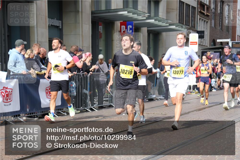 13.09.2026 - 21. swb-Marathon Bremen Strokosch-Dieckow http://msf.ph/oto/10299984 13.09.2026 10:47:39 Ziel 10142, 10172, 10329, 10393, 10592, 11018, 11058, 11193, 11360, 11634, 11735, 12278, 12354, 12487, 12558, 13620, 10189, 10210, 10223, 10270, 10310, 10393, 10594, 10807, 10860, 10873, 10898, 11130, 11269, 11469, 11646, 11809, 11894, 12077, 12195, 12296, 12318, 12547, 13521, 13528, 13545 meine-sportfotos.de