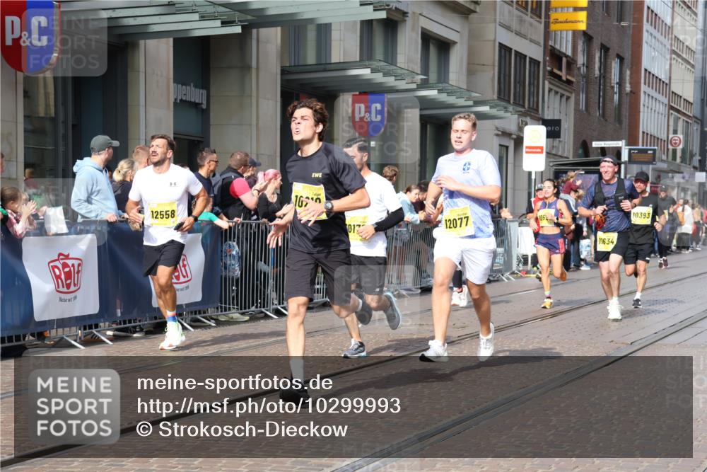 13.09.2026 - 21. swb-Marathon Bremen Strokosch-Dieckow http://msf.ph/oto/10299993 13.09.2026 10:47:39 Ziel 10142, 10172, 10329, 10393, 10592, 11018, 11058, 11193, 11360, 11634, 11735, 12278, 12354, 12487, 12558, 13620, 10189, 10210, 10223, 10270, 10310, 10393, 10594, 10807, 10860, 10873, 10898, 11130, 11269, 11469, 11646, 11809, 11894, 12077, 12195, 12296, 12318, 12547, 13521, 13528, 13545 meine-sportfotos.de