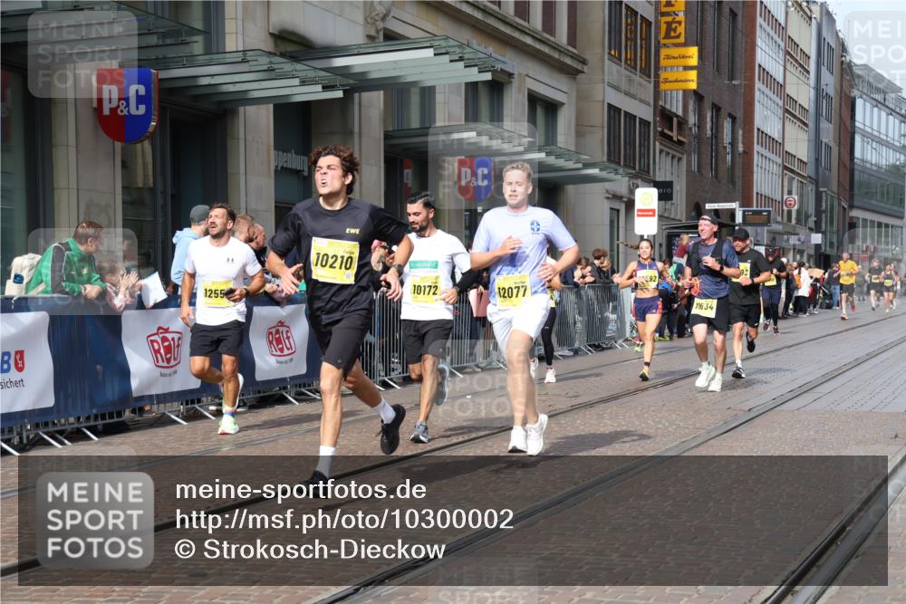 13.09.2026 - 21. swb-Marathon Bremen Strokosch-Dieckow http://msf.ph/oto/10300002 13.09.2026 10:47:39 Ziel 10142, 10172, 10329, 10393, 10592, 11018, 11058, 11193, 11360, 11634, 11735, 12278, 12354, 12487, 12558, 13620, 10189, 10210, 10223, 10270, 10310, 10393, 10594, 10807, 10860, 10873, 10898, 11130, 11269, 11469, 11646, 11809, 11894, 12077, 12195, 12296, 12318, 12547, 13521, 13528, 13545 meine-sportfotos.de