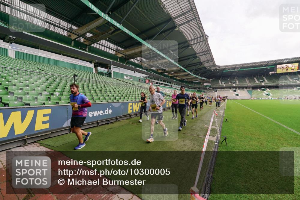 13.09.2026 - 21. swb-Marathon Bremen Michael Burmester http://msf.ph/oto/10300005 13.09.2026 10:38:27 Laufen im Stadion 10090, 10091, 10135, 10139, 10150, 10168, 10188, 10190, 10204, 10205, 10238, 10259, 10260, 10273, 10274, 10283, 10305, 10315, 10323, 10327, 10360, 10363, 10364, 10370, 10375, 10376, 10378, 10404, 10432, 10444, 10457, 10465, 10469, 10488, 10505, 10510, 10511, 10516, 10526, 10595, 10598, 10630, 10645, 10654, 10661, 10663, 10664, 10674, 10681, 10682, 10686, 10695, 10697, 10802, 10823 meine-sportfotos.de