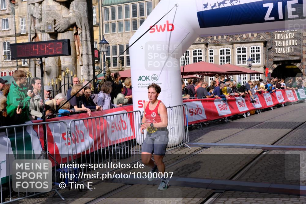 13.09.2026 - 21. swb-Marathon Bremen Tim E. http://msf.ph/oto/10300007 13.09.2026 10:40:09 Ziel 11198, 11721, 12144, 12339, 13519, 13642 meine-sportfotos.de