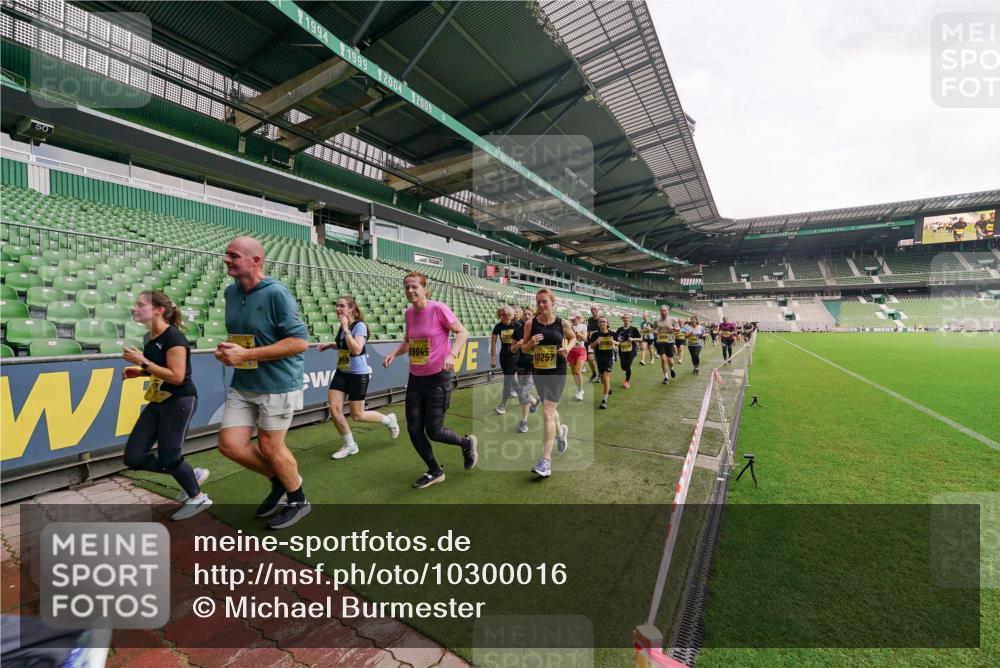 13.09.2026 - 21. swb-Marathon Bremen Michael Burmester http://msf.ph/oto/10300016 13.09.2026 10:38:29 Laufen im Stadion 10090, 10091, 10135, 10139, 10150, 10168, 10188, 10190, 10204, 10205, 10238, 10259, 10260, 10273, 10274, 10283, 10305, 10315, 10323, 10360, 10363, 10364, 10370, 10375, 10376, 10378, 10404, 10432, 10444, 10457, 10465, 10469, 10488, 10505, 10510, 10511, 10516, 10526, 10595, 10598, 10609, 10630, 10645, 10654, 10661, 10662, 10663, 10664, 10674, 10681, 10682, 10686, 10695, 10697, 10802, 10823 meine-sportfotos.de