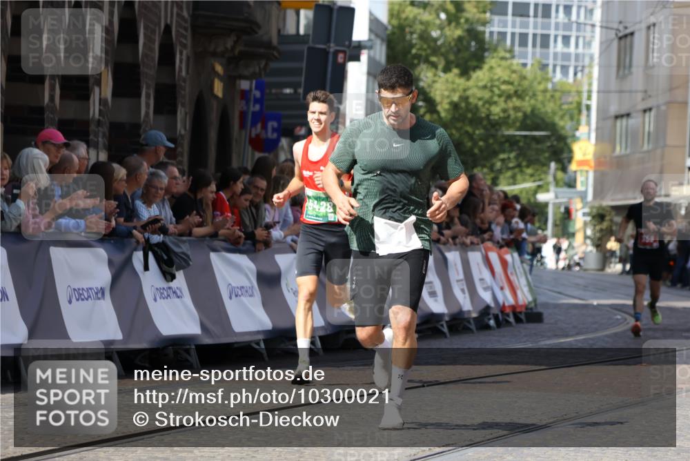 13.09.2026 - 21. swb-Marathon Bremen Strokosch-Dieckow http://msf.ph/oto/10300021 13.09.2026 12:48:24 Ziel 358, 447, 5428 meine-sportfotos.de