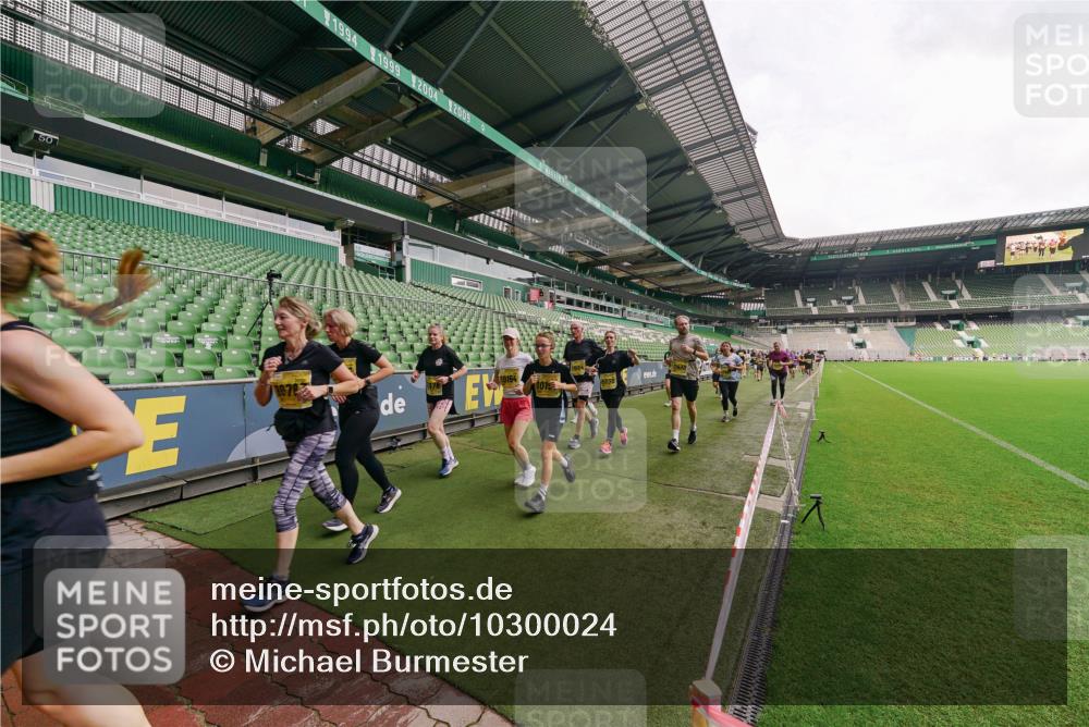 13.09.2026 - 21. swb-Marathon Bremen Michael Burmester http://msf.ph/oto/10300024 13.09.2026 10:38:30 Laufen im Stadion 10090, 10091, 10135, 10139, 10150, 10168, 10188, 10190, 10204, 10205, 10238, 10259, 10260, 10273, 10274, 10283, 10305, 10315, 10323, 10360, 10363, 10364, 10370, 10375, 10376, 10378, 10404, 10432, 10444, 10457, 10465, 10469, 10488, 10505, 10510, 10511, 10516, 10526, 10595, 10598, 10609, 10630, 10645, 10654, 10661, 10662, 10663, 10664, 10674, 10681, 10682, 10686, 10695, 10697, 10802, 10823 meine-sportfotos.de