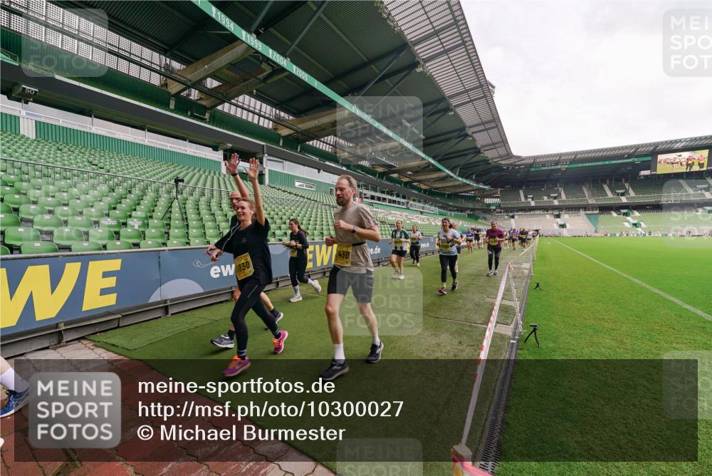 13.09.2026 - 21. swb-Marathon Bremen Michael Burmester http://msf.ph/oto/10300027 13.09.2026 10:38:31 Laufen im Stadion 10090, 10091, 10135, 10139, 10150, 10168, 10188, 10190, 10204, 10205, 10238, 10259, 10260, 10273, 10274, 10283, 10305, 10315, 10323, 10360, 10363, 10364, 10370, 10375, 10376, 10378, 10404, 10432, 10444, 10457, 10465, 10469, 10488, 10505, 10510, 10511, 10516, 10526, 10595, 10598, 10609, 10630, 10645, 10654, 10661, 10662, 10663, 10664, 10674, 10681, 10682, 10686, 10695, 10697, 10802, 10823 meine-sportfotos.de