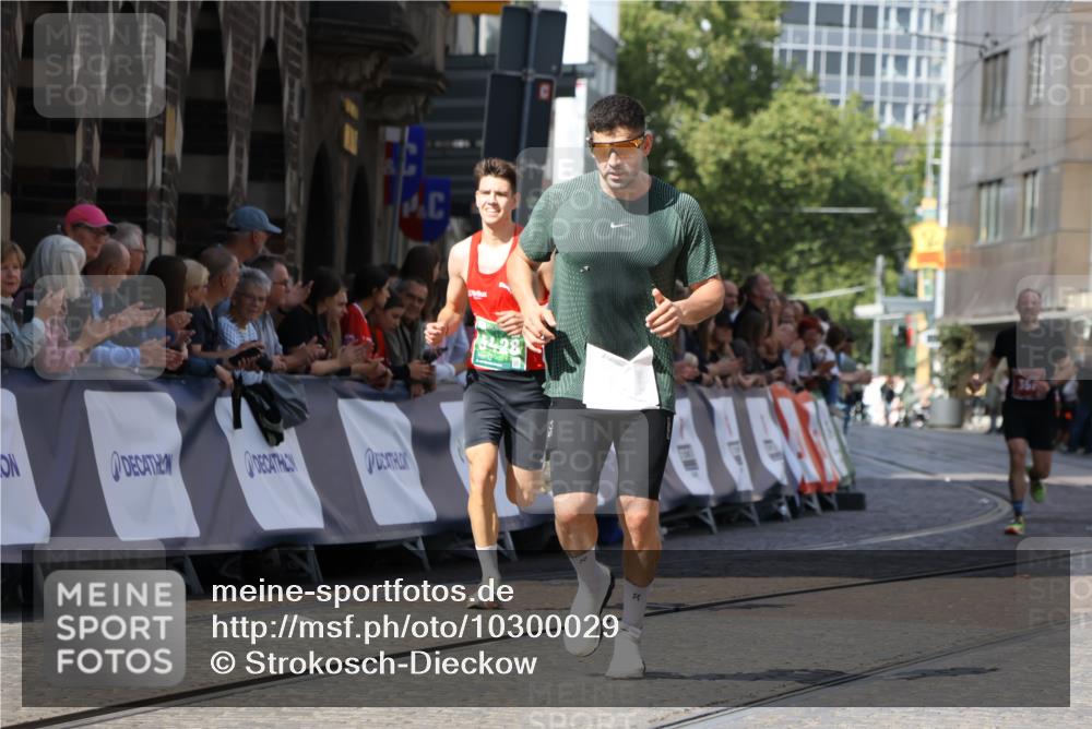 13.09.2026 - 21. swb-Marathon Bremen Strokosch-Dieckow http://msf.ph/oto/10300029 13.09.2026 12:48:24 Ziel 358, 447, 5428 meine-sportfotos.de