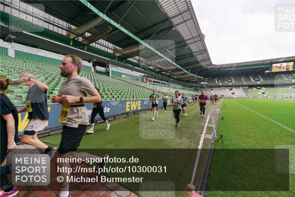 13.09.2026 - 21. swb-Marathon Bremen Michael Burmester http://msf.ph/oto/10300031 13.09.2026 10:38:32 Laufen im Stadion 10090, 10091, 10135, 10139, 10150, 10168, 10188, 10190, 10204, 10205, 10238, 10259, 10260, 10273, 10274, 10283, 10305, 10315, 10323, 10360, 10363, 10364, 10370, 10375, 10376, 10378, 10404, 10432, 10444, 10457, 10465, 10469, 10488, 10505, 10510, 10511, 10516, 10526, 10595, 10598, 10609, 10630, 10645, 10654, 10661, 10662, 10663, 10664, 10674, 10681, 10682, 10686, 10695, 10697, 10802, 10823 meine-sportfotos.de