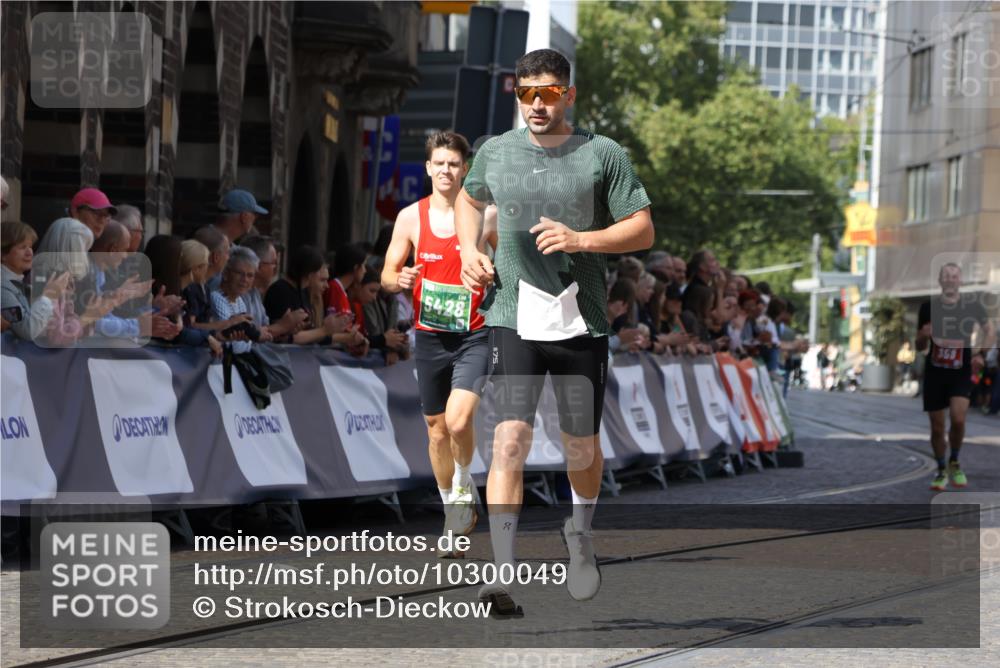 13.09.2026 - 21. swb-Marathon Bremen Strokosch-Dieckow http://msf.ph/oto/10300049 13.09.2026 12:48:24 Ziel 358, 447, 5428 meine-sportfotos.de