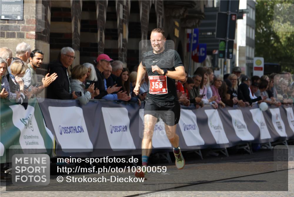 13.09.2026 - 21. swb-Marathon Bremen Strokosch-Dieckow http://msf.ph/oto/10300059 13.09.2026 12:48:29 Ziel 358, 447, 314 meine-sportfotos.de