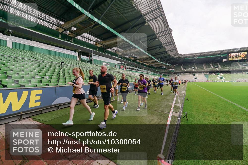 13.09.2026 - 21. swb-Marathon Bremen Michael Burmester http://msf.ph/oto/10300064 13.09.2026 10:38:41 Laufen im Stadion 10090, 10091, 10135, 10138, 10139, 10150, 10168, 10188, 10190, 10204, 10205, 10217, 10229, 10238, 10259, 10260, 10273, 10274, 10283, 10305, 10314, 10315, 10323, 10360, 10363, 10364, 10370, 10375, 10376, 10378, 10404, 10432, 10457, 10465, 10469, 10488, 10505, 10510, 10511, 10526, 10595, 10598, 10609, 10619, 10630, 10645, 10654, 10661, 10662, 10664, 10674, 10681, 10682, 10686, 10695, 10697, 10802, 10823 meine-sportfotos.de