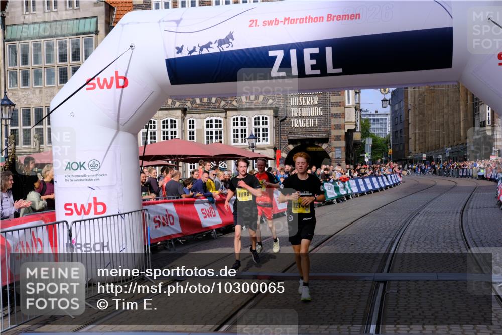 13.09.2026 - 21. swb-Marathon Bremen Tim E. http://msf.ph/oto/10300065 13.09.2026 10:40:13 Ziel 11198, 11721, 12144, 12339, 13519 meine-sportfotos.de