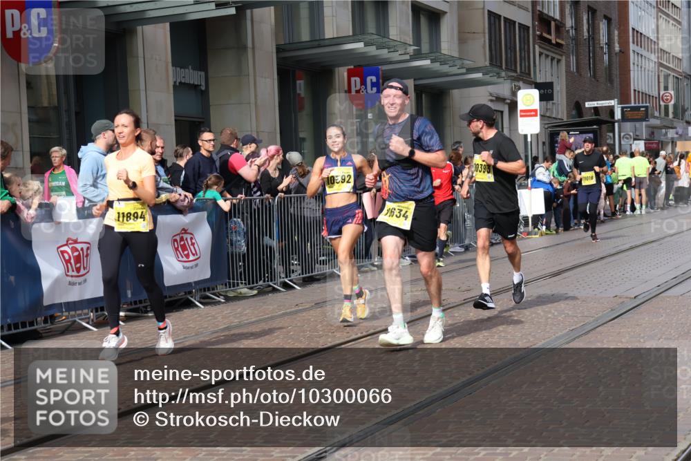 13.09.2026 - 21. swb-Marathon Bremen Strokosch-Dieckow http://msf.ph/oto/10300066 13.09.2026 10:47:41 Ziel 10142, 10329, 10592, 11018, 11058, 11193, 11360, 11634, 11735, 12278, 12354, 12487, 12558, 13620, 10172, 10189, 10210, 10223, 10270, 10310, 10393, 10594, 10807, 10860, 10873, 10898, 11130, 11269, 11469, 11646, 11809, 11894, 12077, 12195, 12296, 12318, 12547, 13521 meine-sportfotos.de