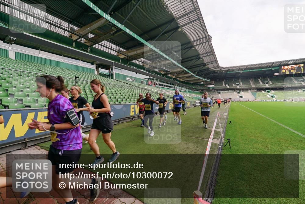 13.09.2026 - 21. swb-Marathon Bremen Michael Burmester http://msf.ph/oto/10300072 13.09.2026 10:38:42 Laufen im Stadion 10090, 10091, 10135, 10138, 10139, 10150, 10168, 10188, 10190, 10204, 10205, 10217, 10229, 10238, 10259, 10260, 10273, 10274, 10283, 10305, 10314, 10315, 10323, 10360, 10363, 10364, 10370, 10375, 10376, 10378, 10404, 10432, 10457, 10465, 10469, 10488, 10505, 10510, 10511, 10526, 10595, 10598, 10609, 10619, 10630, 10645, 10654, 10661, 10662, 10664, 10674, 10681, 10682, 10686, 10695, 10697, 10802, 10823 meine-sportfotos.de