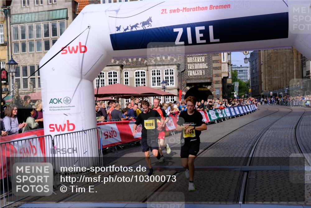 13.09.2026 - 21. swb-Marathon Bremen Tim E. http://msf.ph/oto/10300073 13.09.2026 10:40:13 Ziel 11198, 11721, 12144, 12339, 13519 meine-sportfotos.de