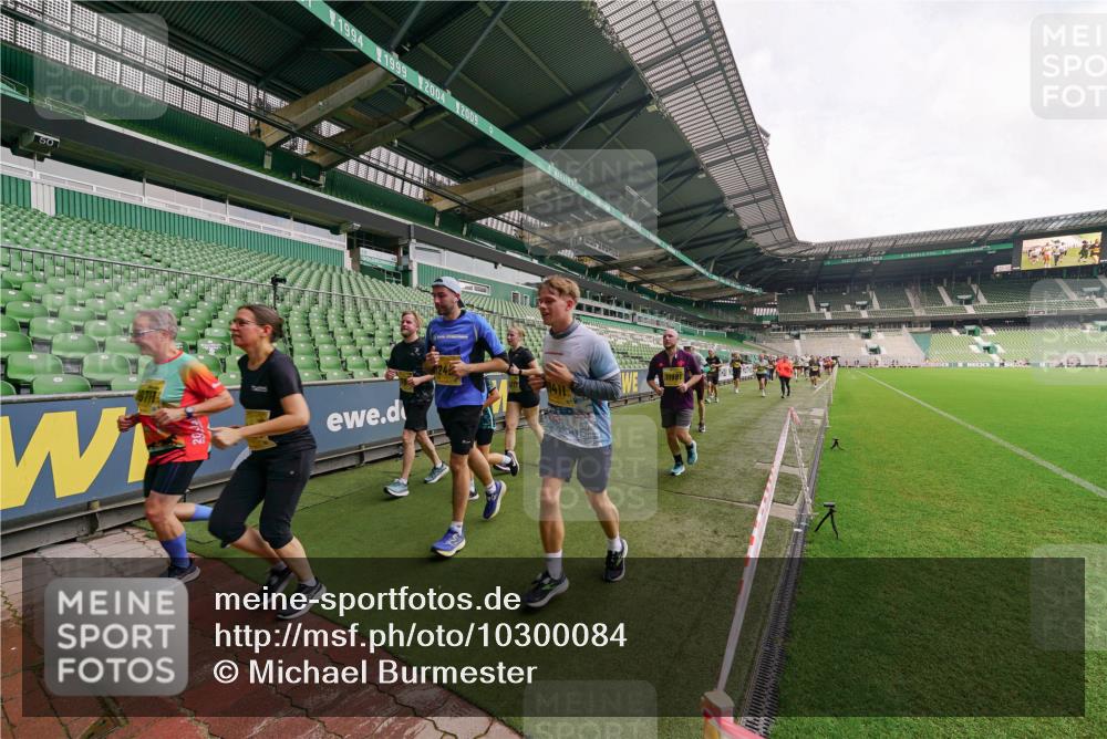 13.09.2026 - 21. swb-Marathon Bremen Michael Burmester http://msf.ph/oto/10300084 13.09.2026 10:38:44 Laufen im Stadion 10090, 10091, 10135, 10138, 10139, 10150, 10168, 10188, 10190, 10204, 10205, 10217, 10229, 10238, 10259, 10260, 10273, 10274, 10279, 10283, 10305, 10314, 10315, 10323, 10360, 10363, 10364, 10370, 10375, 10376, 10378, 10404, 10432, 10457, 10465, 10469, 10488, 10493, 10505, 10510, 10511, 10526, 10576, 10595, 10598, 10609, 10619, 10630, 10645, 10654, 10661, 10662, 10664, 10674, 10681, 10682, 10686, 10695, 10697, 10802, 10823 meine-sportfotos.de