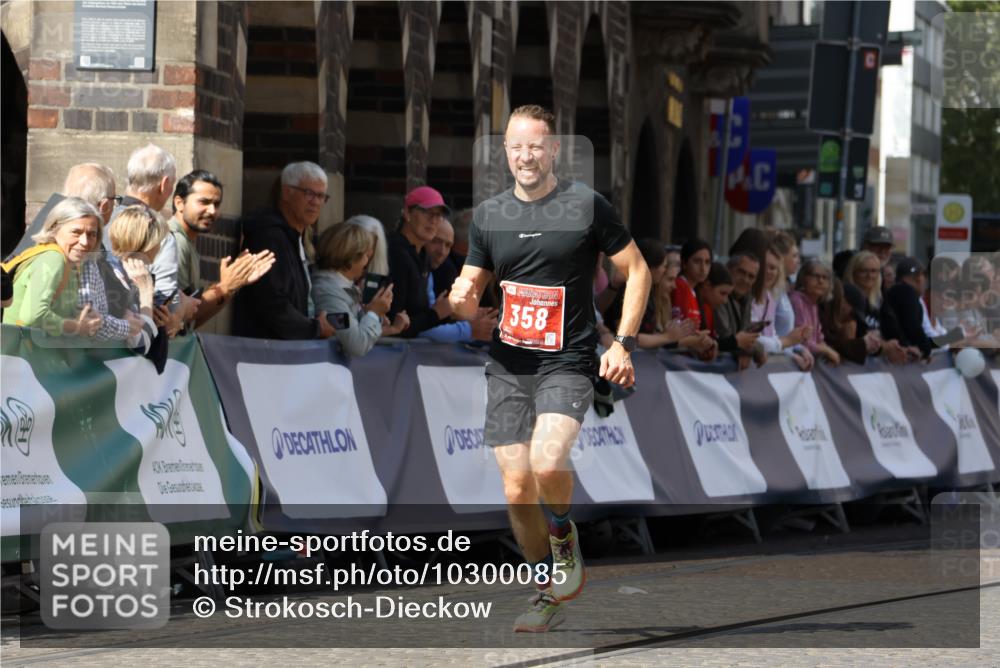 13.09.2026 - 21. swb-Marathon Bremen Strokosch-Dieckow http://msf.ph/oto/10300085 13.09.2026 12:48:30 Ziel 358, 447, 314 meine-sportfotos.de