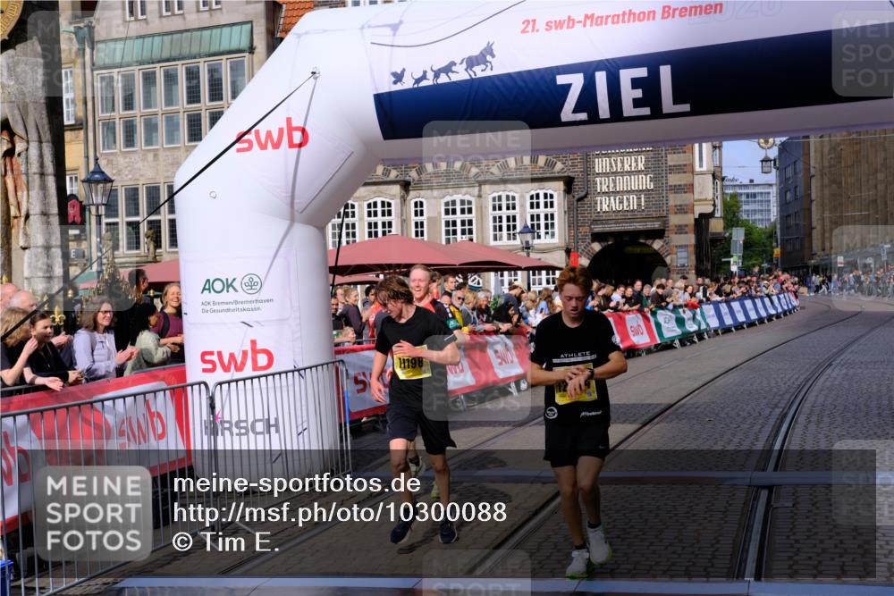 13.09.2026 - 21. swb-Marathon Bremen Tim E. http://msf.ph/oto/10300088 13.09.2026 10:40:14 Ziel 11198, 11721, 12144, 12339, 13519 meine-sportfotos.de