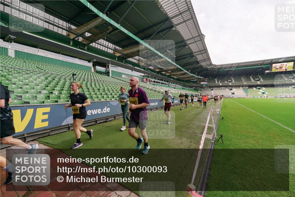 13.09.2026 - 21. swb-Marathon Bremen Michael Burmester http://msf.ph/oto/10300093 13.09.2026 10:38:45 Laufen im Stadion 10090, 10091, 10135, 10138, 10139, 10150, 10168, 10188, 10190, 10204, 10205, 10217, 10229, 10238, 10259, 10260, 10273, 10274, 10279, 10280, 10283, 10305, 10314, 10315, 10323, 10360, 10363, 10364, 10370, 10375, 10376, 10378, 10404, 10432, 10457, 10465, 10469, 10488, 10493, 10505, 10510, 10511, 10526, 10576, 10595, 10598, 10609, 10619, 10630, 10645, 10654, 10661, 10662, 10664, 10674, 10681, 10682, 10686, 10695, 10697, 10802, 10823 meine-sportfotos.de