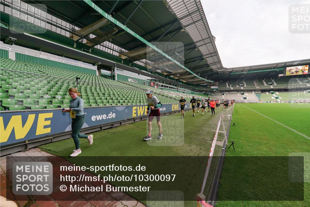 13.09.2026 - 21. swb-Marathon Bremen Michael Burmester http://msf.ph/oto/10300097 13.09.2026 10:38:46 Laufen im Stadion 10090, 10091, 10135, 10138, 10139, 10150, 10168, 10188, 10190, 10204, 10205, 10217, 10229, 10238, 10259, 10260, 10273, 10274, 10279, 10280, 10283, 10305, 10314, 10315, 10323, 10360, 10363, 10364, 10370, 10375, 10376, 10378, 10404, 10432, 10457, 10465, 10469, 10488, 10493, 10501, 10505, 10510, 10511, 10526, 10576, 10595, 10598, 10609, 10619, 10630, 10645, 10654, 10661, 10662, 10664, 10674, 10681, 10682, 10686, 10695, 10697, 10802, 10823 meine-sportfotos.de