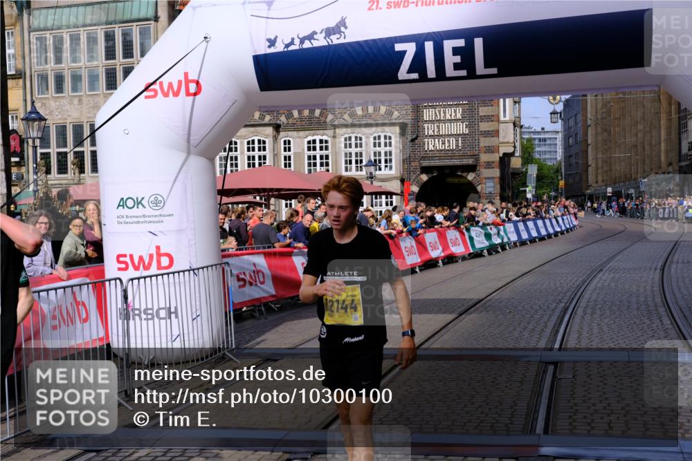 13.09.2026 - 21. swb-Marathon Bremen Tim E. http://msf.ph/oto/10300100 13.09.2026 10:40:15 Ziel 11198, 11721, 12144, 12339, 13519 meine-sportfotos.de