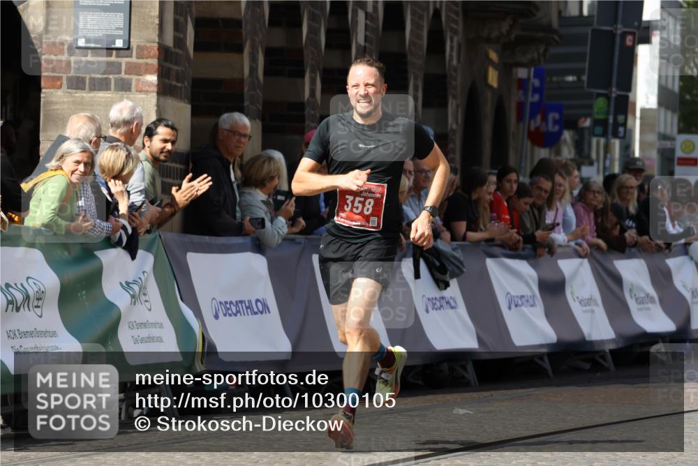13.09.2026 - 21. swb-Marathon Bremen Strokosch-Dieckow http://msf.ph/oto/10300105 13.09.2026 12:48:30 Ziel 358, 447, 314 meine-sportfotos.de