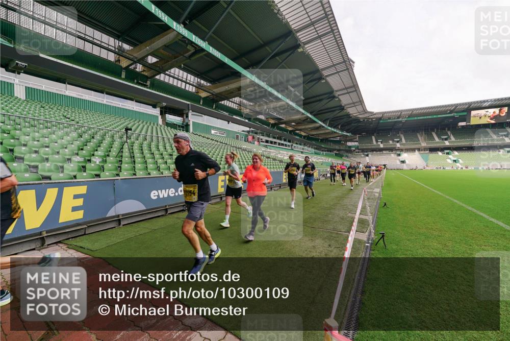 13.09.2026 - 21. swb-Marathon Bremen Michael Burmester http://msf.ph/oto/10300109 13.09.2026 10:38:50 Laufen im Stadion 10090, 10091, 10135, 10138, 10139, 10168, 10188, 10190, 10204, 10205, 10217, 10229, 10238, 10259, 10260, 10273, 10274, 10279, 10280, 10283, 10305, 10314, 10323, 10360, 10363, 10364, 10370, 10375, 10376, 10378, 10404, 10432, 10457, 10465, 10469, 10488, 10493, 10501, 10505, 10510, 10511, 10526, 10556, 10576, 10595, 10598, 10609, 10616, 10619, 10630, 10645, 10654, 10661, 10662, 10664, 10674, 10681, 10682, 10686, 10695, 10697, 10712, 10743, 10802, 10823 meine-sportfotos.de