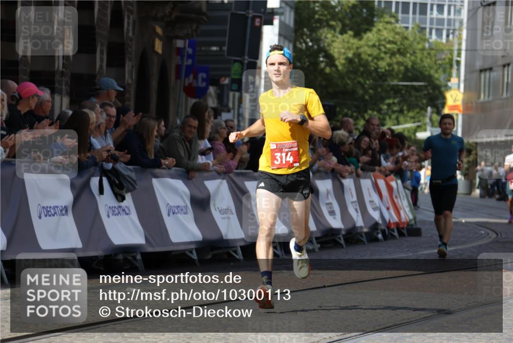 13.09.2026 - 21. swb-Marathon Bremen Strokosch-Dieckow http://msf.ph/oto/10300113 13.09.2026 12:49:06 Ziel 314, 1917 meine-sportfotos.de