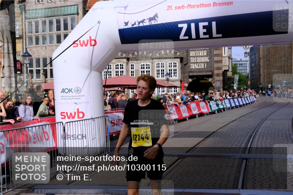 13.09.2026 - 21. swb-Marathon Bremen Tim E. http://msf.ph/oto/10300115 13.09.2026 10:40:15 Ziel 11198, 11721, 12144, 12339, 13519 meine-sportfotos.de