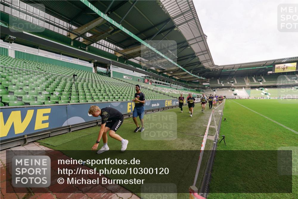 13.09.2026 - 21. swb-Marathon Bremen Michael Burmester http://msf.ph/oto/10300120 13.09.2026 10:38:52 Laufen im Stadion 10090, 10091, 10135, 10138, 10139, 10168, 10188, 10190, 10204, 10205, 10217, 10229, 10238, 10259, 10260, 10273, 10274, 10279, 10280, 10283, 10305, 10314, 10323, 10360, 10363, 10364, 10370, 10375, 10376, 10378, 10404, 10432, 10457, 10465, 10469, 10488, 10493, 10501, 10505, 10510, 10511, 10526, 10556, 10576, 10595, 10598, 10609, 10616, 10619, 10630, 10645, 10654, 10660, 10661, 10662, 10664, 10681, 10682, 10686, 10695, 10697, 10712, 10743, 10802, 10823 meine-sportfotos.de